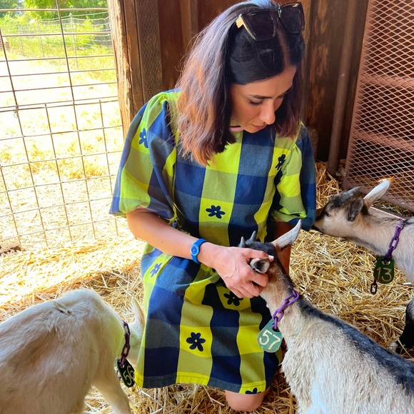 Meet your Posher, Ayesha - Picture 2 of 3